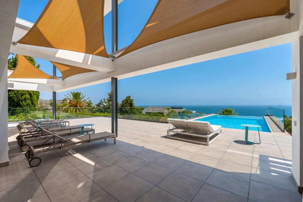 Villa with stunning sea views and walking distance to beach and centre, for sale Praia da Luz, Lagos, Algarve