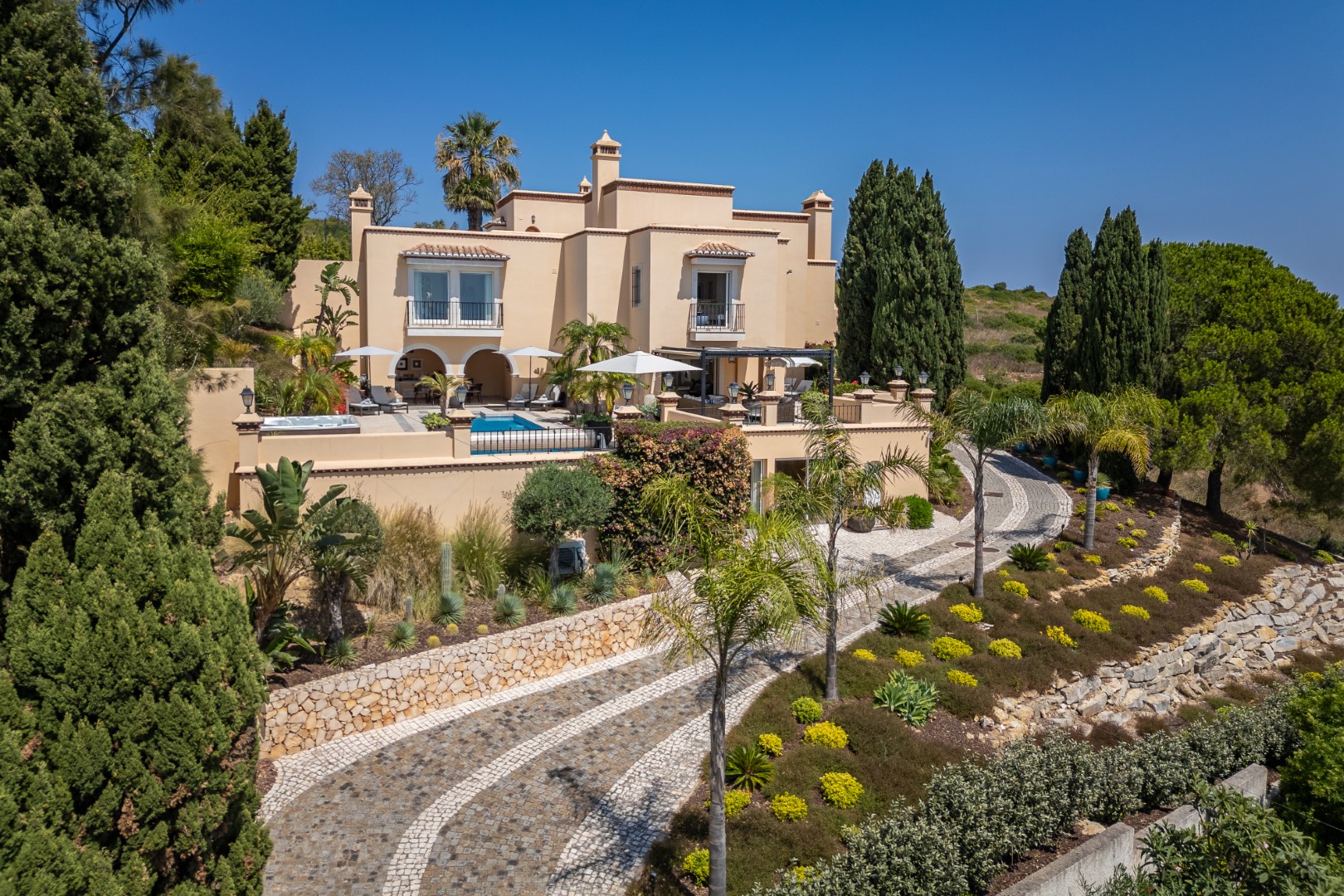 EAV-4067 4 bedroom Villa for sale with Breathtaking Ocean and Village Views in Praia da Luz, Algarve