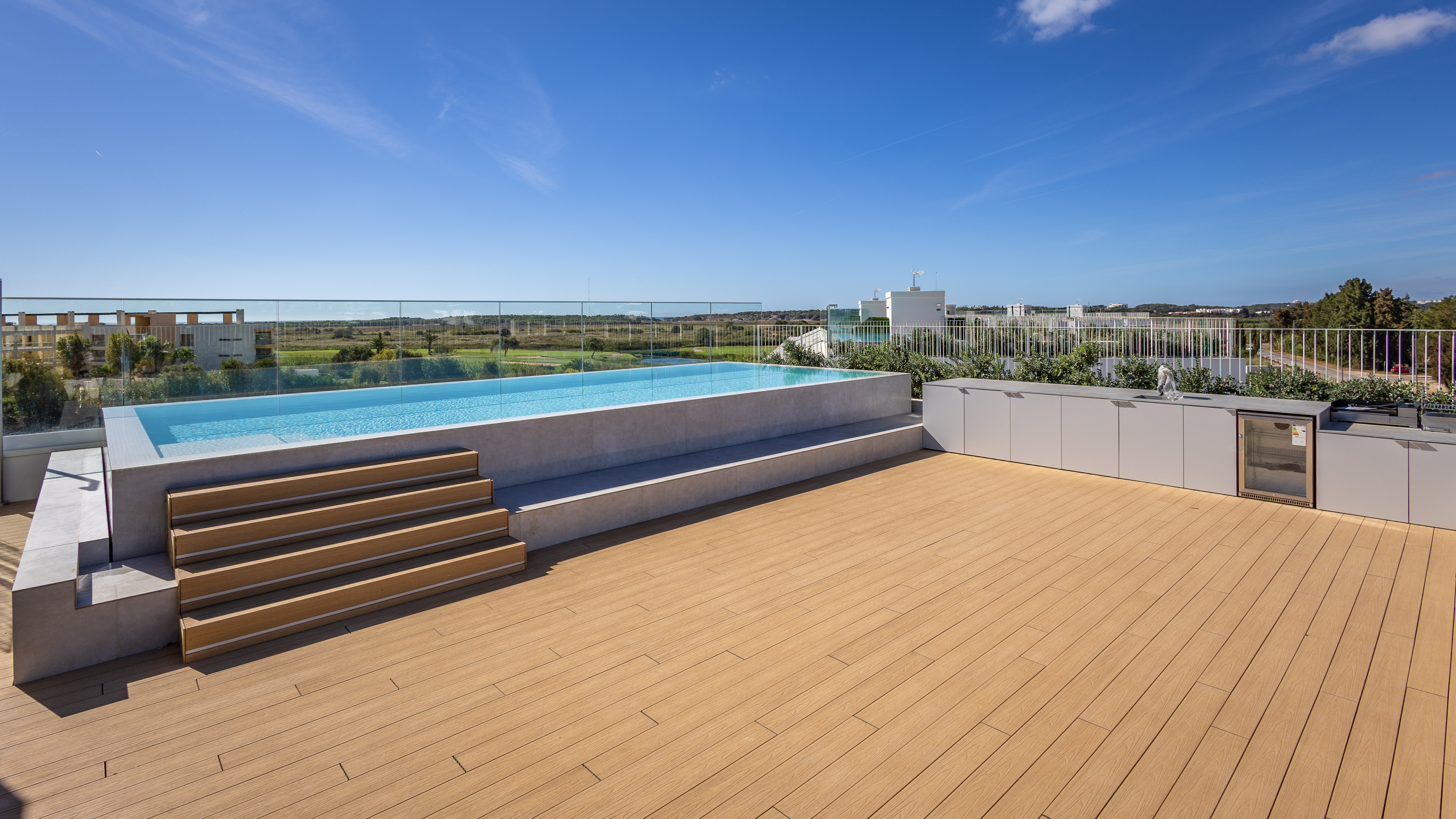 3 Bedroom contemporary penthouse for sale in Vilamoura with golf and ocean views