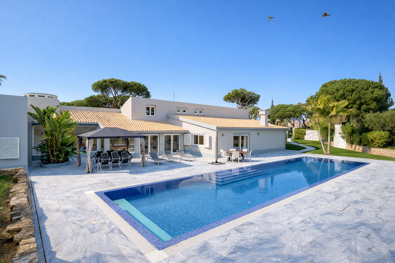 Buy a 4+1 Bedroom Luxury Villa in Vilamoura’s Prestigious Old Course Area