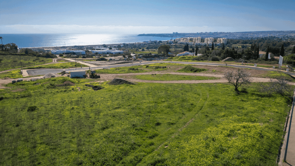 SOLD Meia Praia (Lagos) - Asking price: €1.265.000 328m2 Private Area | 3009m2 Plot Size