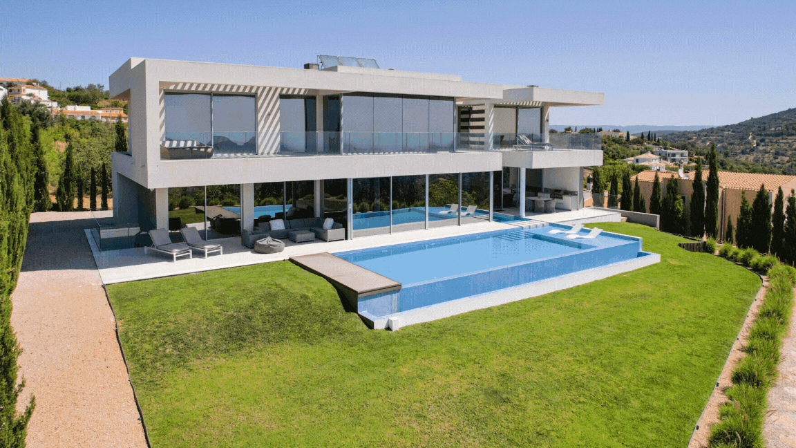 SOLD Loulé - Asking price: €2.950.000 € 4 Bedrooms | 340m2 Private Area | 574m2 Gross Area | 1717m2 Plot Size