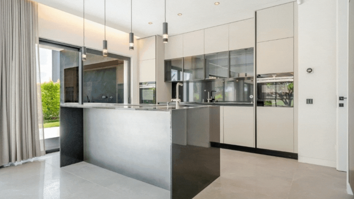 Buy Luxurious 4+1 Bedroom Villa with Pool Overlooking Els Golf Course in Vilamoura