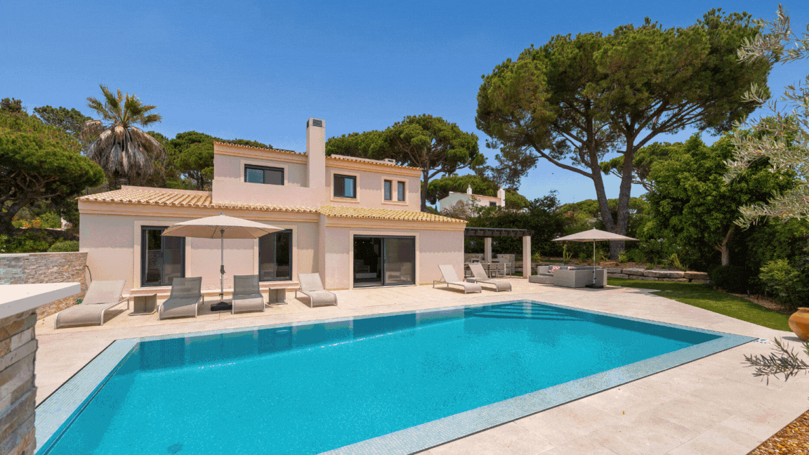 SOLD Almancil (Loulé) - Asking price: €3.550.000 € 4 Bedrooms | 242m2 Private Area | 242m2 Gross Area | 998m2 Plot Size
